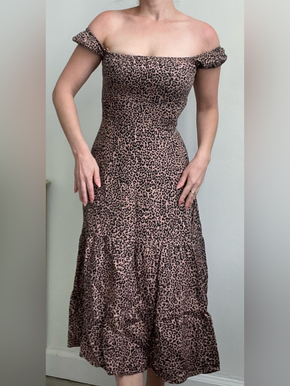 Reformation Toulouse
Bengal Leopard Linen Off The Shoulder midi Dress Size O